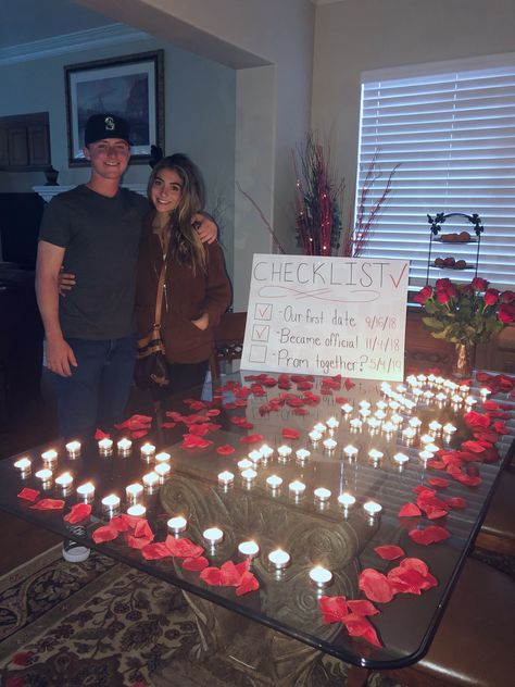 Big Promposal Ideas For Girlfriend, Girlfriend Promposal Ideas, Ask Out To Prom Ideas, Original Promposal Ideas, Ways To Ask Your Girlfriend To Prom, Cute Prom Ideas Proposals, Late Promposal Ideas, Book Promposal Ideas, Over The Top Promposal