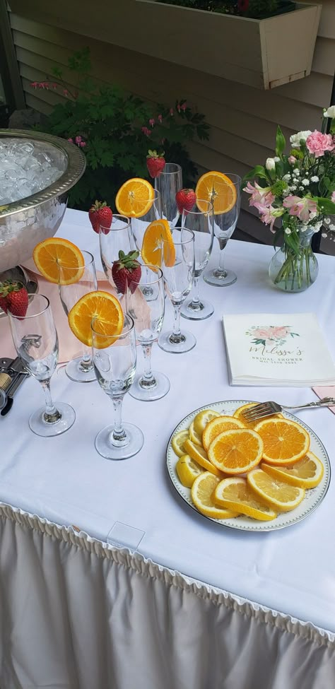 Mimosa Bar For Bachelorette Party, Backyard Mimosa Bar, Easter Brunch Mimosa Bar, Mimosa Set Up Ideas, Mimosas Bar Ideas Brunch Party, Wedding Morning Breakfast Ideas Mimosa Bar, Mimosa Bar Wedding Mornings, Bridal Brunch Drinks, Doses And Mimosas Aesthetic