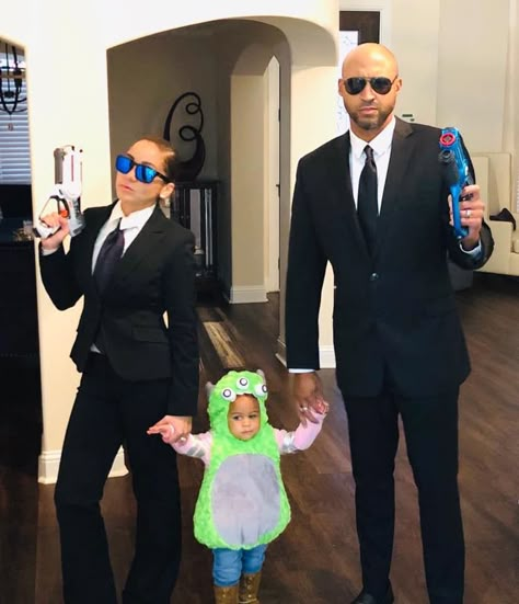 MIB agents plus little alien! Funny Halloween Costumes Family Of 3, Men In Black Alien Costume, Men In Black And Alien Costume, Men In Black Family Costume, Family Costume Ideas For 3, Family Costumes With Baby, Halloween Family Costumes For 3, Family Of 3 Halloween Costumes, Men In Black Costume