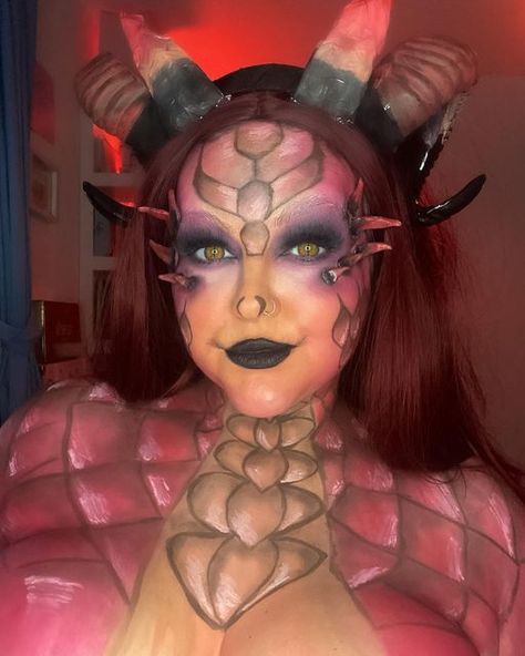 Dragon Costume Makeup, Shrek Makeup Ideas, Diy Dragon Costume Women, Dragon Makeup Halloween, Dragon Eye Makeup Halloween, Dragon Makeup Look, Dragon Queen Makeup, Red Dragon Makeup Look, Dragon Costume Women