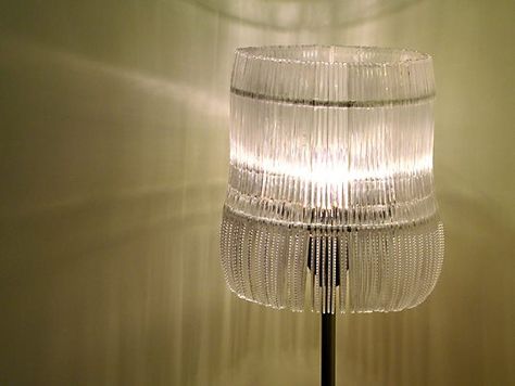 Can you believe that this floor lamp is made out of plastic knives? Crafts With Plastic Knives, Plastic Knife, Upcycled Lighting, Bottle Chandelier, Recycle Design, Plastic Silverware, Plastic Utensils, Lamp Post Lights, Plastic Cutlery