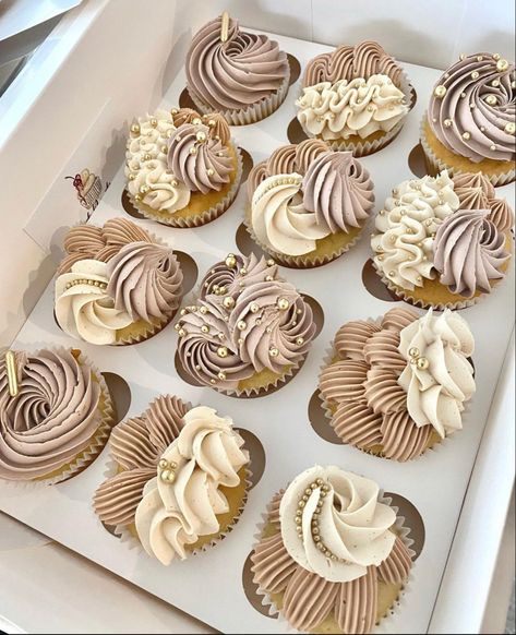 Beige 21st Birthday, 18th Birthday Treats, Brown And White Cupcakes, Coffee Cupcakes Decoration, Coffee Theme Cupcakes, Boho Style Cupcakes, Cream And Gold Cupcakes, Brown Cupcakes Aesthetic, Classy Cupcakes Birthday