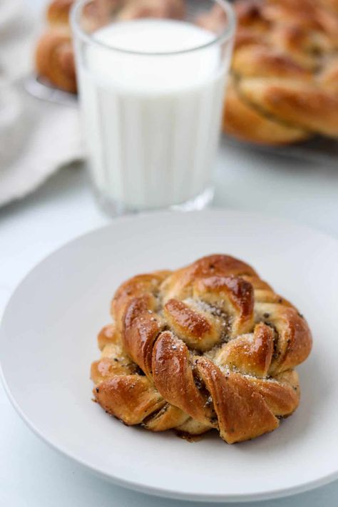 Brown Sugar Cardamom Buns, Swedish Donut Recipe, Swedish Kanelbullar Recipe, Swedish Buns Recipe, Cardamon Buns Recipe, Swedish Cardamom Bread, Swedish Pastry Recipes, Norwegian Cinnamon Buns, Swedish Baking Recipes