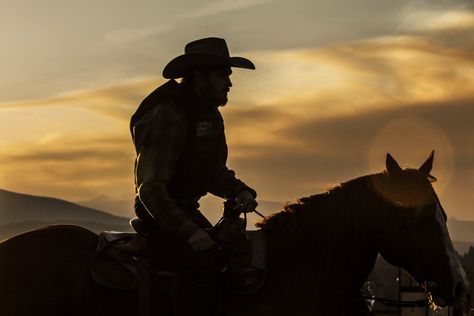 Lee Dutton Lee Dutton, Yellowstone Wallpaper, Ranch Aesthetic, Dave Annable, Lee Horsley, Yellowstone Series, Luke Grimes, Dutton Ranch, Cowboy Up