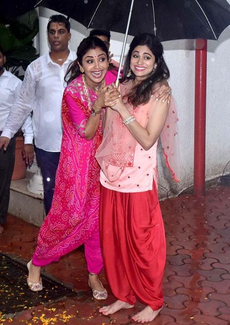 PIX: Shilpa Shetty-Raj Kundra's Ganpati visarjan - Rediff.com Shilpa Shetty Outfits, Silpa Shetty, Simple Suit Designs, Dhoti Salwar, Half Saree Lehenga, Shilpa Shetty, What Is Fashion, Celebrity Wedding, Traditional Indian Outfits