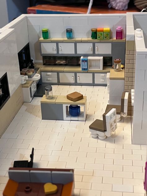 Lego Kitchen Ideas, Lego Modern House, Lego House Ideas Furniture, Aesthetic Lego, Lego Diy Projects, Lego City Display, Lego Home, Lego Mansion, Lego Kitchen