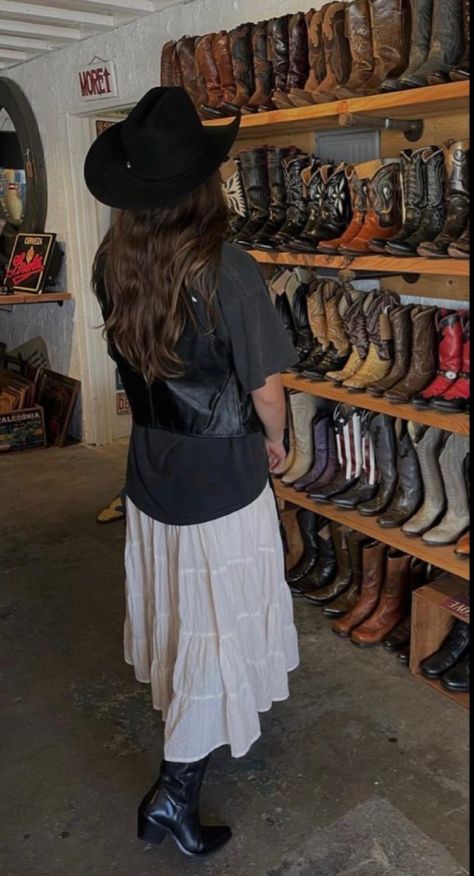 Hot Rodeo Outfits, Women’s Cowboy Hat Outfits, Caffeinatedcowgorl Outfits, Indie Western Aesthetic, Arizona Cowgirl Aesthetic, West Coast Cowgirl Aesthetic, How To Style Black Cowgirl Boots, Electric Cowgirl Outfit, Cowboy Hat Outfit Woman Casual