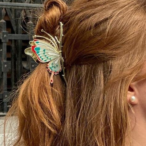 “Every wounded being is forced to undergo metamorphosis.” Franz Kafka... 🖋️Happy Wednesday All ❤️❤️ Butterfly Aesthetic Clothes, Butterfly Clip Hair, Aesthetic Hair Clips, Hair Clips Aesthetic, خ�واتم خطوبة, 00s Mode, Butterfly Hair Clips, Lily Evans, Butterfly Hair Clip