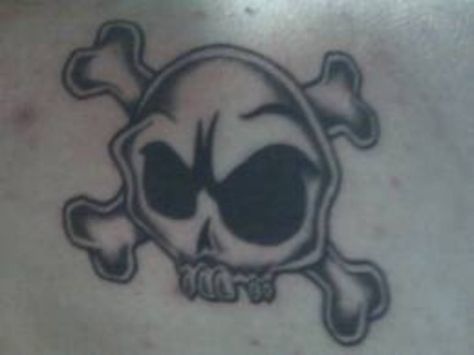 Skull And Cross Bones Tattoo, Bones Tattoo Ideas, Cross Bones Tattoo, Skull And Crossbones Tattoo, Crossbones Tattoo, Bones Tattoo, Soft Tattoo, Tattoo Off, Skull And Cross Bones