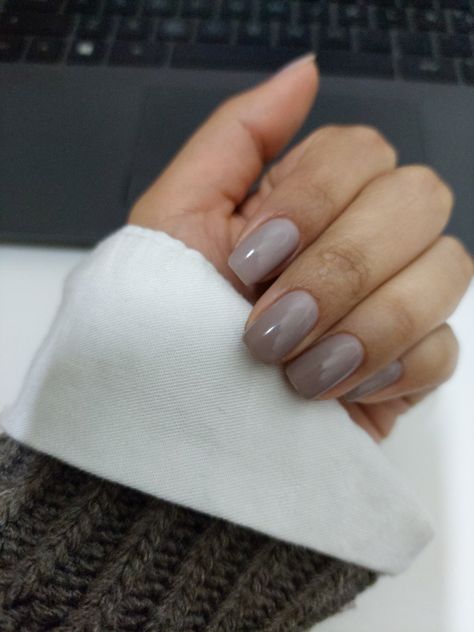 Brown And Grey Nails, Grey Brown Nails, Grey Pink Nails, Gray Nails, Pastel Pink Aesthetic, Brown Nails, Brown Skin, Pink Aesthetic, Pink Nails