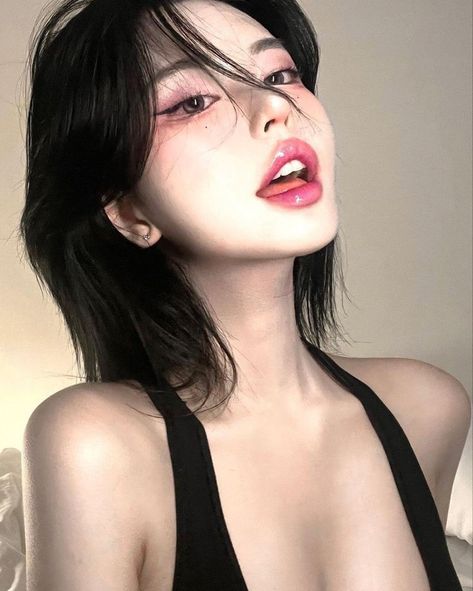 Susan K 03, Egirl Vibes, Douyin Makeup, 사진 촬영 포즈, Beautiful Braids, Uzzlang Girl, Hair Haircut, Cute Cosplay, Medium Length Hair Cuts