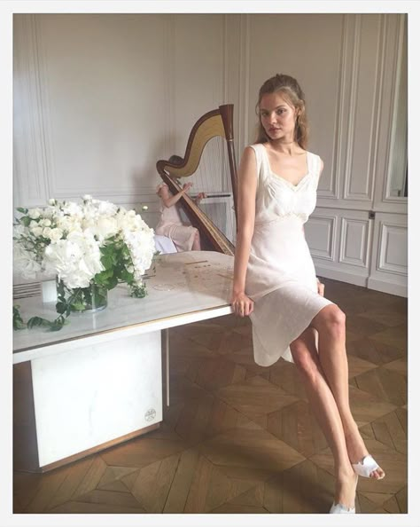 Magdalena Frackowiak Magdalena Frackowiak, Vivien Leigh, Natalia Vodianova, Mountain Dew, White Dresses, French Girl, Harp, Summer Look, It Girls