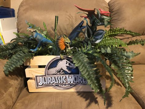 Jurassic Park themed center piece. Jurassic Park Party Centerpieces, Jurassic World Centerpieces, Jurassic Park Centerpieces, Jurassic Park Birthday Party, Dinosaur Birthday Decorations, Jurassic Park Party, Jurassic Park Birthday, Dinosaur Birthday Cakes, Dinosaur Themed Birthday Party