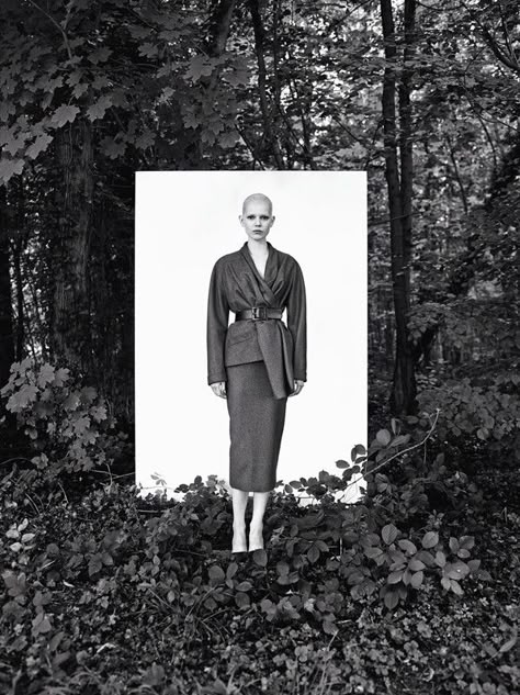 Favori suit, AW50 Haute Couture collection (Oblique line) Editorial Vogue, Wow Photo, Creative Fashion Photography, Nature Fashion, Robert Mapplethorpe, Patrick Demarchelier, Fashion Photography Inspiration, Shoot Inspiration, Portrait Inspiration