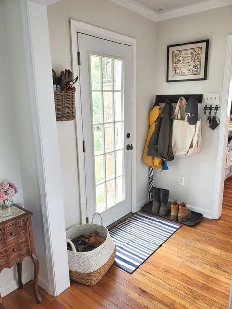 Entryway Boot Tray, High Traffic Entryway Rug, Small Entry Way Rug Ideas, Small Entryway Ideas Behind Door, Landing Area Ideas Entryway, Small Entry Rug, Small Open Entryway Ideas, Small Entry Way Decoration Ideas, Small Entryway Corner