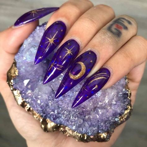 Celestial Stilleto Nails, Cat Eye Nails Design Galaxy, Galaxy Acrylic Nails, Purple Witchy Nails, Halloween Witch Nails, Designs Nails Art, Gel Nails Design, Nail Ideas Nail Polish, Galaxy Nail Art