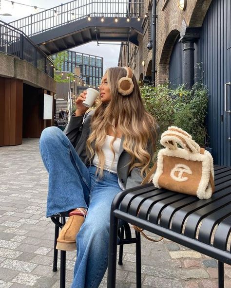 Earmuffs Outfit, Winter Outfits Casual Leggings, Oat Milk Latte, Ugg Earmuffs, Ugg Bag, Cosy Vibes, Amazon Shoes, Comfy Casual Outfits, Winter Fashion Outfits Casual