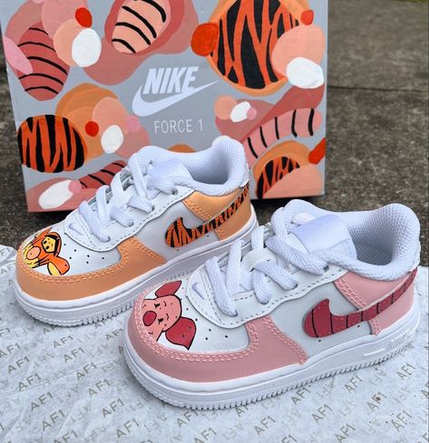 Piglet and Tigger hand painted custom air force!  Perfect for baby showers or birthdays! Best Shoes For Toddlers, Custom Baby Shoes, Custom Kids Clothes, Nike Shoes Women Fashion, Custom Sneakers Diy, Baby Routine, Custom Shoes Diy, Preppy Shoes