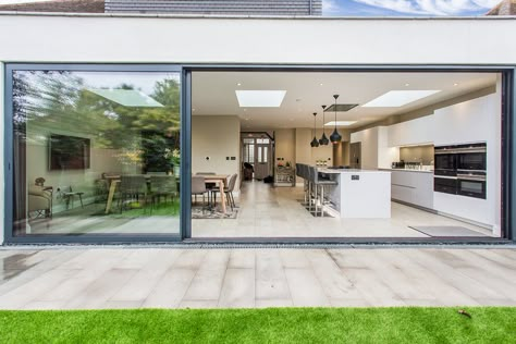 OPEN PLAN LIVING | TW10 Architects Extension Ideas Open Plan, Open Plan Kitchen Dining Living Layout, Open Kitchen Plan, Modern Kitchen Open Plan, Large Open Plan Kitchens, House Extension Plans, Bungalow Ideas, Extension Plans, Open Plan Kitchen Diner