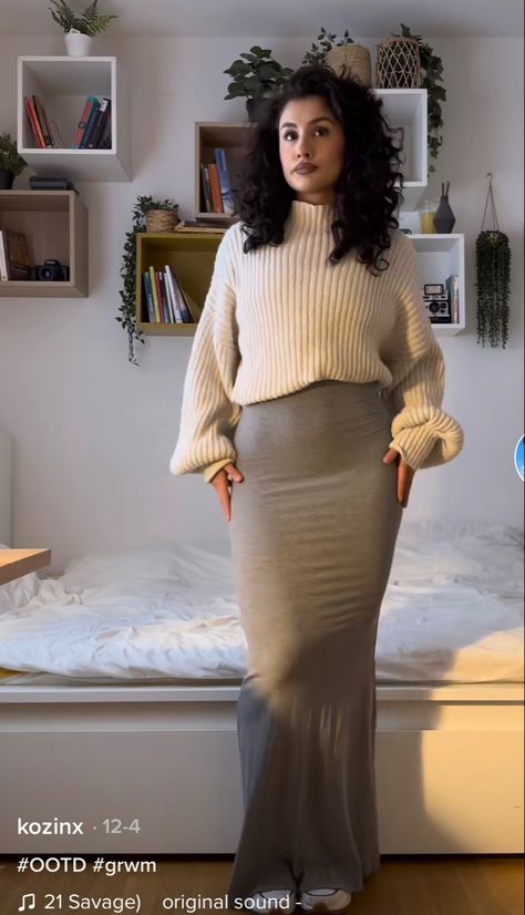 Tight Maxi Skirt Outfit, Tan Maxi Skirt Outfit, Long Tight Skirt Outfits, Long Pencil Skirt Outfits, Long Tight Skirt, Winter Maxi Skirt Outfit, Tight Skirt Outfit, Tan Maxi Skirt, Long Brown Skirt