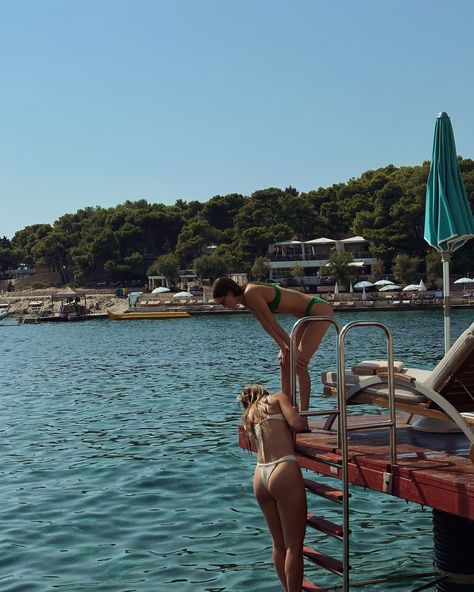 Best beach club on Hvar Island, Croatia 👙👇🏼 📍 Beach Club Hvar [Save this for European travel inspo] Embrace the magic of Hvar’s seaside ambiance by spending a day at Beach Club Hvar, a must-visit spot for its unbeatable vibe and stunning setting. Here’s why you’ll love it: 🌊 Breathtaking views: Lounge by the Adriatic with crystal-clear waters. 🏊🏼‍♀️ Take a dip: Jump straight into gorgeous blue Adriatic waters, then relax on your sun bed perched right above the sea. ✨ Luxury beachsi... Sun Bed, Hvar Island, Croatia Beach, Crystal Clear Water, European Travel, Travel Inspo, Beach Club, Breathtaking Views, Crystal Clear