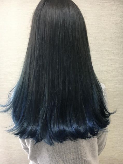 Short Blue Hair, Blue Hair Highlights, Short Hair Blue, Navy Hair, Black Hair Aesthetic, Blue Black Hair, Dark Blue Hair, Hair Color Underneath, Cute Hair Colors