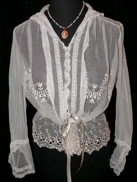 All The Pretty Dresses: Wonderful Net Edwardian Shirt Edwardian Shirt, Threadwork Embroidery, Edwardian Costumes, Edwardian Blouse, Fashion 1910, White Embroidered Blouse, Wedding Shirt, 1900s Fashion, Victorian Wedding