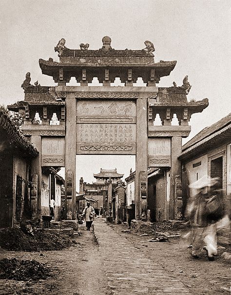 Main Street in Jimo (ca 1910) Jimo is north of Qingdao in Shandong (China) Chinese Picture, Old Shanghai, China Architecture, Sepia Photography, Shandong China, Asian Architecture, Olden Days, Asian History, Chinese History