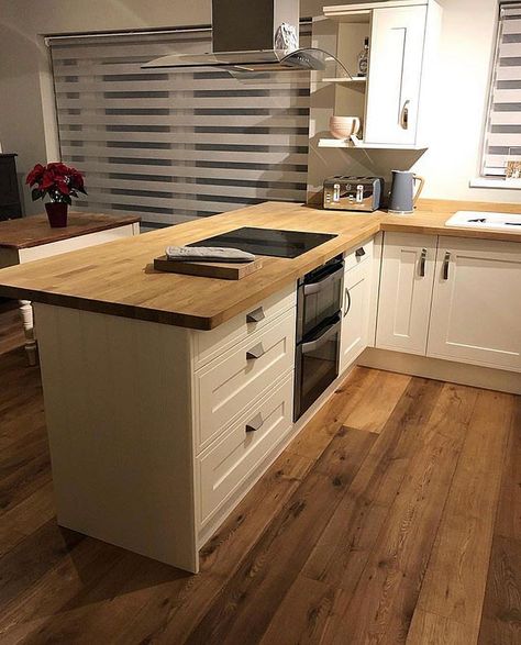 Cream Wood Kitchen, White Kitchen Oak Worktop, Cream And Oak Kitchen, Passage Decor, Oak Floor Kitchen, Workshop Kitchen, Kitchen 2022, Kitchen Refurbishment, Taupe Kitchen