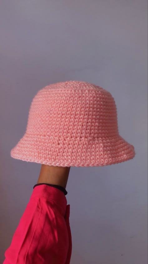 Pink crochet bucket hat Pink Crochet Bucket Hat, Crochet Bucket Hats, Crochet Hat Ideas, Pink Bucket Hat, Quick Crochet Projects, Knitted Stuff, Crochet Outfits, Easy Crochet Hat, Crochet Crop Top Pattern