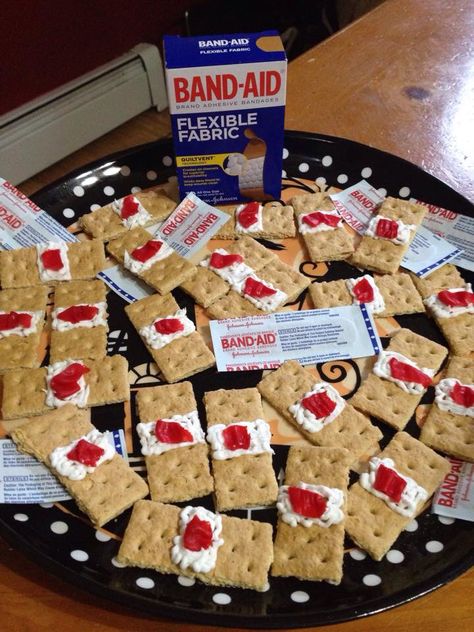 Band-aid looking snacks for Halloween or a nurse/doctor party :-) Doctor Snack Preschool, Halloween Ideas For Nursing Home, Human Body Themed Snacks, Doctor Themed Snacks, Halloween Party Nursing Home, Community Helper Snacks, Community Helpers Preschool Snacks, Hosa Activities, Community Helpers Crafts For School Age