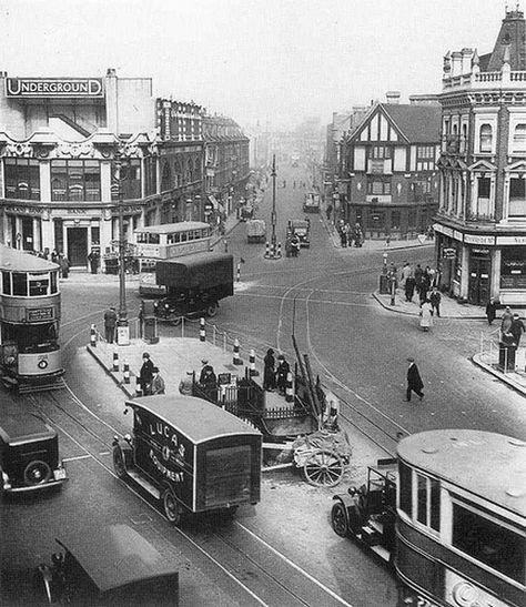 Camden Town in the 1930s Camden Road, Historical London, Kentish Town, Camden London, London History, Camden Town, London Pictures, London Transport, Street Furniture