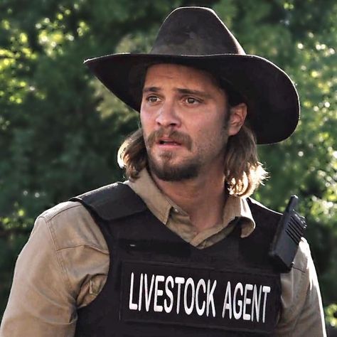 Yellowstone Cowboys, Kacey Dutton, Kayce Dutton, Dutton Family, Yellowstone Tv Show, Yellowstone Tv Series, Yellowstone Ranch, Yellowstone Series, Luke Grimes