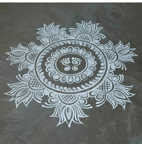 Jhuti Designs Simple, Alpona Rangoli Design, Easy Jhoti Design, Gurubara Jhoti Chita Simple, Manabasa Gurubar Jhoti Simple, Jhuti Designs, White Rangoli Design Simple, Gurubar Jhoti, Rangoli Designs Drawing