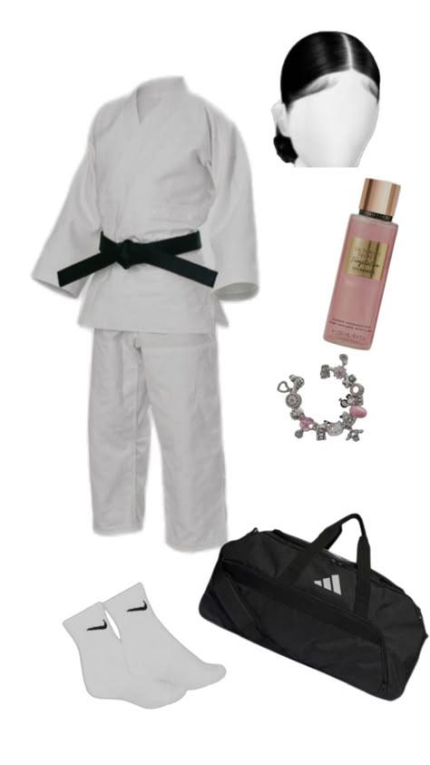 #Outfit #Karaté Karate Video, Karate Outfit, Crochet Purse Patterns, Purse Patterns, Crochet Purses, Judo, Taekwondo, Karate, Martial Arts