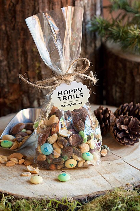 Trail mix - j : Happy Trails, The Perfect Mix | The Evermine Blog | www.evermine.com Wedding Welcome Baskets, Woodland Baby Shower Theme Decorations, Woodland Baby Shower Theme Boy, Woodland Baby Shower Food, 4de Verjaardag, Woodland Theme Baby, Woodland Baby Shower Decorations, Forest Baby Showers, Baby Shower Woodland Theme