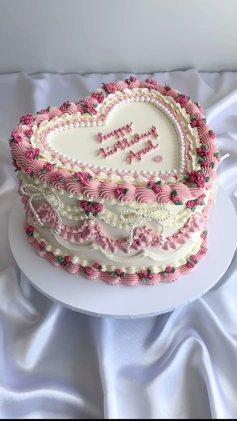 Coquette Aesthetic Birthday, Birthday Cake With Roses, Shaped Birthday Cake, 17 Doğum Günü, Heart Shaped Birthday Cake, Birthday Cake Roses, Cake With Roses, Girly Birthday Cakes, Heart Birthday Cake