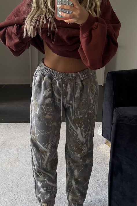 kennedyfrazer on LTK Quebec Outfits, Camo Sweatpants, Southern Outfits, Country Style Outfits, Cute Comfy Outfits, Cute Everyday Outfits, Really Cute Outfits, Outfit Inspo Fall, Country Outfits