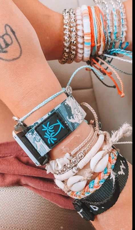 Surfer Girl Jewelry, Shark Watch, Preppy Accessories, Apple Watch Fashion, Surf Jewelry, Preppy Bracelets, Beachy Jewelry, Preppy Jewelry, Wearing Jewelry