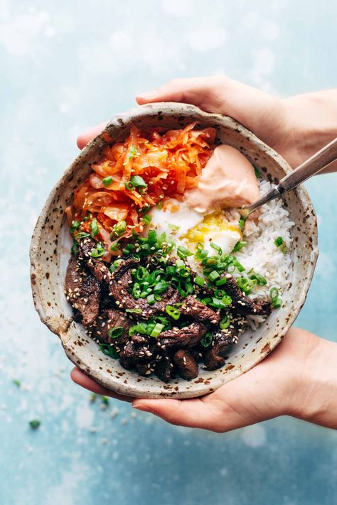 Korean BBQ Yum Yum Rice Bowls: easy marinated steak, spicy kimchi, poached egg, rice, and yum yum sauce! | pinchofyum.com Koreansk Mad, Spicy Kimchi, Egg Rice, Yum Sauce, Pinch Of Yum, Plats Healthy, Yum Yum Sauce, Rice Bowls Recipes, Marinated Steak