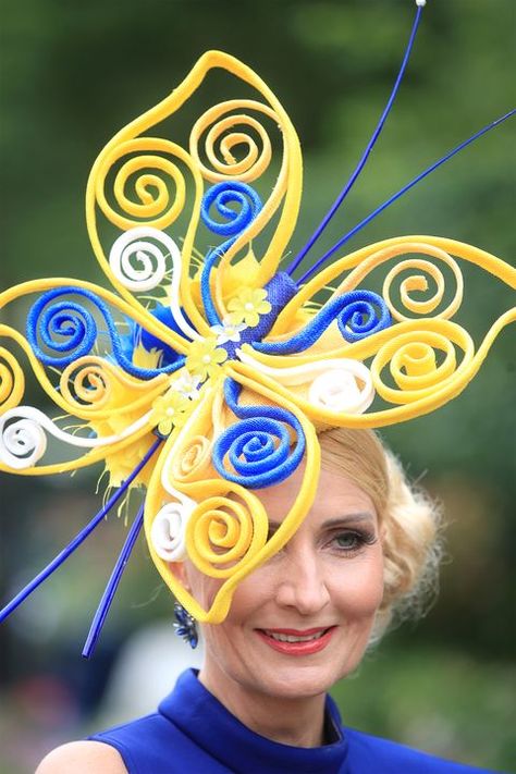 Butterfly Queen, Philip Treacy Hats, Carnival Crafts, Crazy Hat, Classy Hats, London Evening, Crazy Hat Day, Royal Ascot Hats, Rainbow Hats