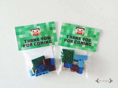 DIY Minecraft Steve Lego Birthday Party Favors + free printables Minecraft Party Bags, Lego Birthday Party Favors, Minecraft Party Games, Minecraft Party Favors, Lego Party Favors, Minecraft Theme, Minecraft World, Minecraft Steve, Diy Minecraft