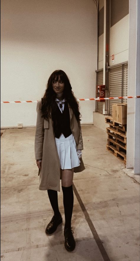 female cosplay version of osamu dazai from Bungo stray dogs trench coat and white skirt Bsd Dazai Outfit, Dazai Fashion Style, Anime Inspired Outfits Women, Dazai Outfit Aesthetic, Halloween Costume Weeb, Dazai Clothes Style, Sleeveless Turtleneck Outfit Aesthetic, Dazai Casual Clothes, Ranpo Outfit Ideas