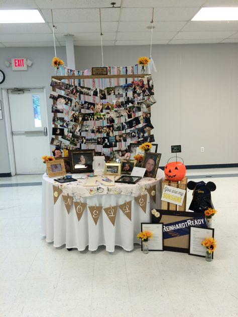 Memory Table for Graduation Graduation Reception Table Ideas, Graduation Memory Table, Senior Tables, Grad Table, Senior Table, Graduation Reception, Senior Board, Graduation Party Pictures, Graduation Boards