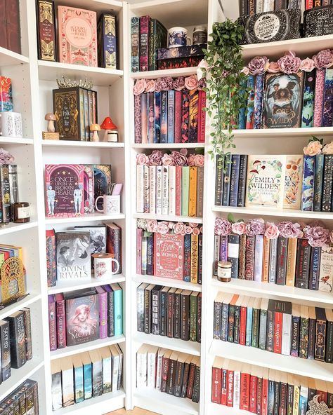 Happy #shelfiesunday 🧡 I hope you guys are having a good weekend! How are you planning to spend your Sunday? #shelfie #Sundayshelfie #bookshelves #Bookstagram #bookish #books #reader Pretty Bookshelves, Bookshelf Inspo, Bedroom Organization, Good Weekend, Have A Good Weekend, Organization Inspiration, Organization Bedroom, Bookshelves, I Hope You