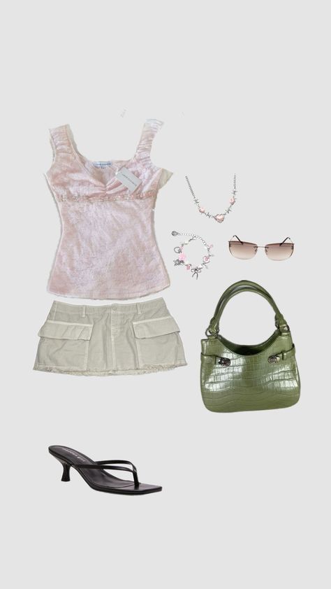 Cute 2000s Outfit #2000s #2000sfashion #2000soutfit #miniskirt #microshirt #outfit #fashion Clubbing Outfits 2000s, 2007 Outfits, 2000s Outfits Ideas, 2000 Outfit, Fun Fits, 2000 Clothes, 2000s Outfit, Outfits 2000s, 2000 Fashion