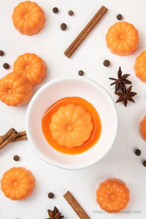 Cute pumpkin spice wax melts. This homemade scented wax melts recipe makes the perfect fall craft idea! See how to make easy pretty DIY fall wax melts with soy wax and essential oils. Unique natural non toxic wax tarts are perfect to fragrance your house naturally and make a lovely handmade gift idea for autumn and the holiday season. With tips for warmer and burner, storage, reuse, how to use, how to clean. #waxmelts #waxtarts #diywaxmelts #essentialoils #homefragrance | countryhillcottage.com Pumpkin Wax Melts, Autumn Wax Melts, Home Smell Like Fall, Fall Wax Melts, Smell Like Fall, Wax Melts Recipes, Soy Wax Flakes, Diy Wax Melts, Melt Recipe