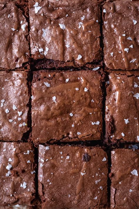 Fudgy Brown Butter Mochi Brownies - Cooking Therapy Mochi Brownie Recipe, Mochi Brownie, Mochi Brownies, Butter Mochi, Mochi Cake, Matcha Cookies, Crinkle Top, Brownie Toppings, Flaky Salt