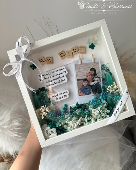 Frame your love with nature’s beauty. Our handmade floral frames, featuring dried flowers, are the perfect way to honor Dad with your favorite photos 🌸 Thank you for choosing Crafts and Blossoms 💜 We really appreciate your choice in supporting our small business! 🥰 Please feel free to PM us for orders/inquiries 💌 WhatsApp: +971 50 2387926 🚚 Delivery around UAE . . . . . #driedflowersdubai #driedflowersstyle #floralframe #personalizedgifts #dubaigiftshop #giftideas #flowerart Dried Flowers In Frame, Handmade Photo Frames, Ideas Regalos, Handmade Personalized Gifts, Floral Frames, Flower Gift Ideas, Diy Crafts Paper Flowers, Crafts Paper, Photo Gift