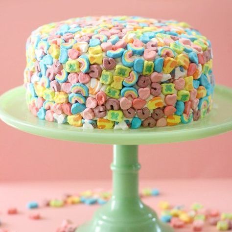 DIY Lucky Charms Cake Lucky Charms Cake, Torte Creative, Colorful Cake, Torte Cupcake, Oreo Cupcakes, Smitten Kitchen, Easy Cake Decorating, Cool Cakes, Birthday Cake Decorating